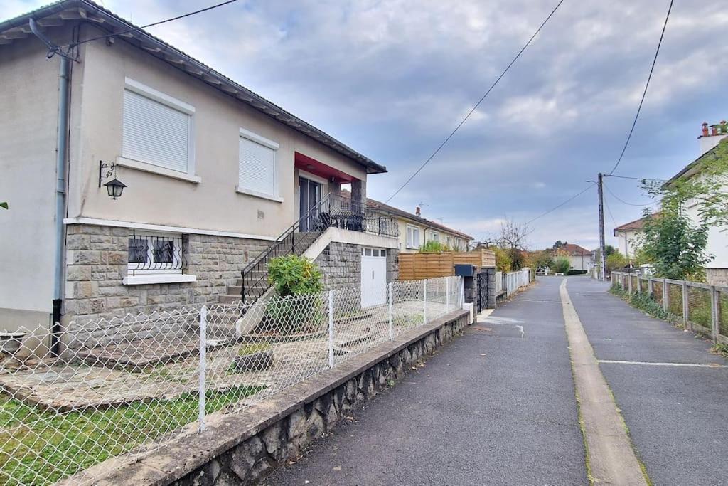 Maison A Aurillac - 3 Chambres - Arrivee Autonome Екстер'єр фото
